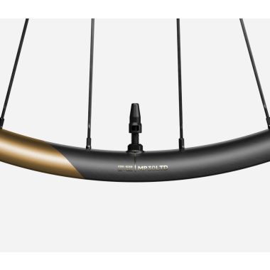 Komplet kół OQUO MP30LTD (karbon, 29", Shimano, golden sand)