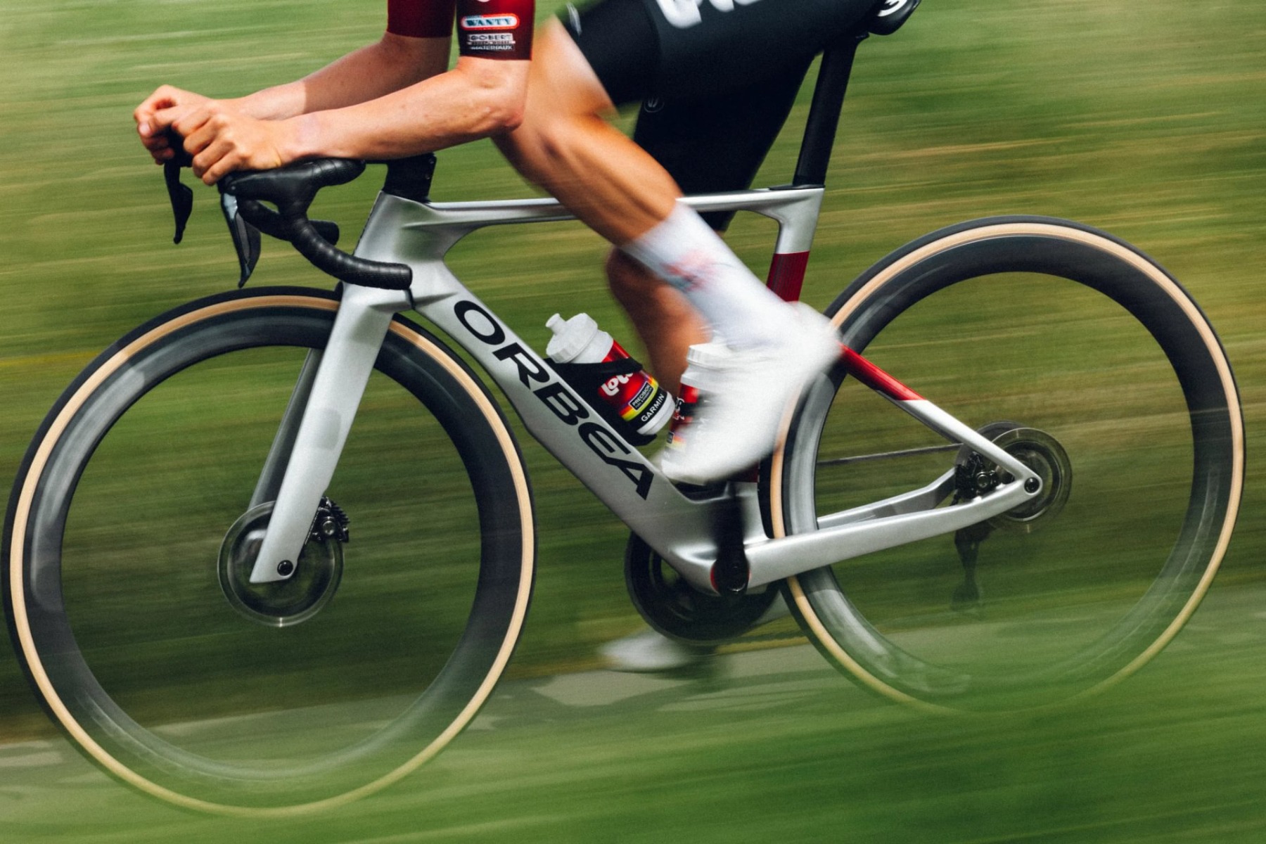 PREMIERA: Nowa Orbea Orca Aero 2027: 21 watów przewagi i rewolucja Aero 360°